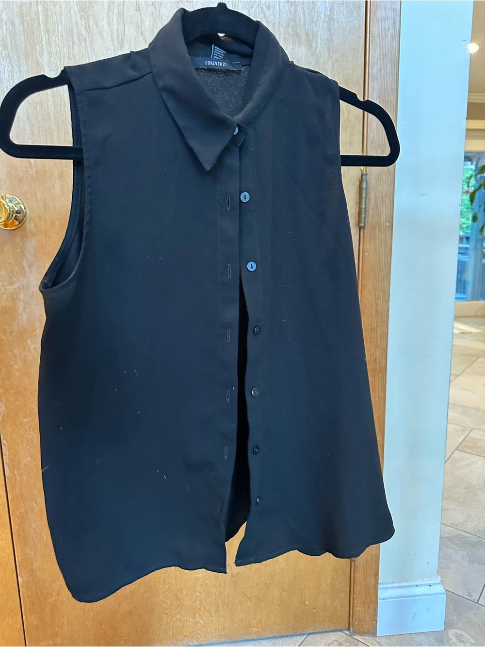 Forever 21 Black Sleeveless Button-Front Shirt
